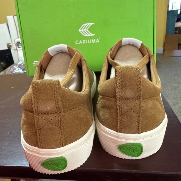 Cariuma OCA Low Suede Sneakers Unisex Camel Brown - Picture 4 of 8